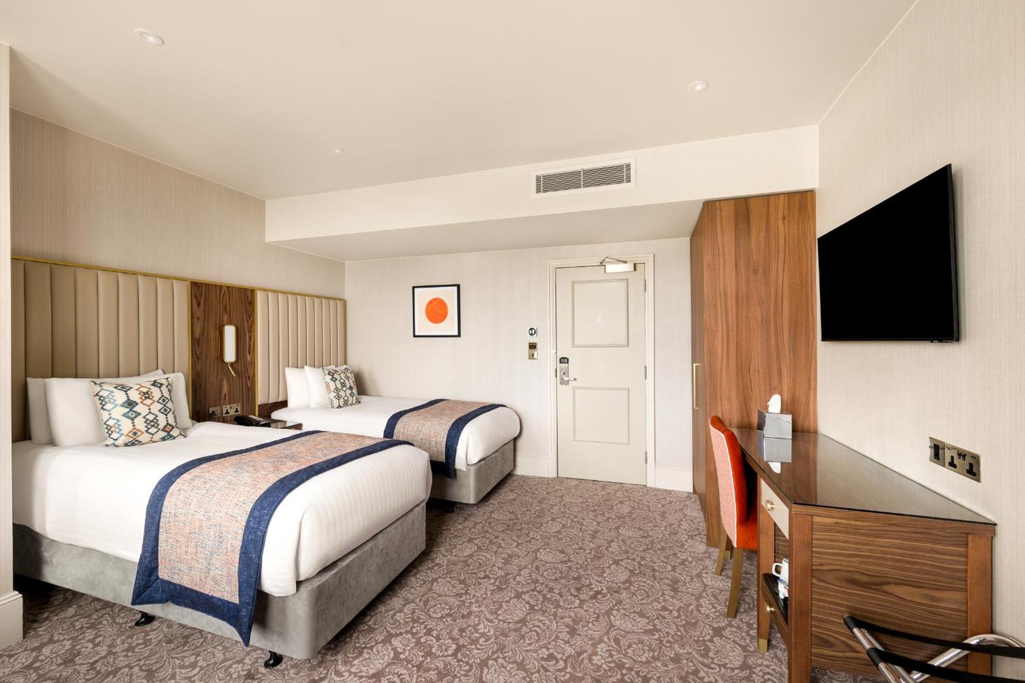 Voco The Clifton Folkestone By Ihg Hotel Exterior photo